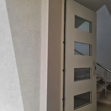 Garden Sea View Apartment *