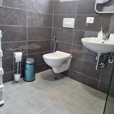 A6 Golden View