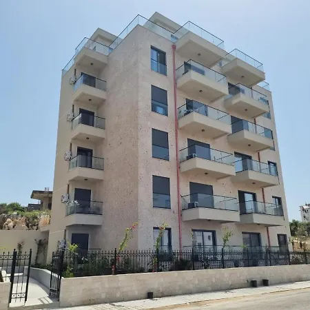 Garden Sea View Apartment *